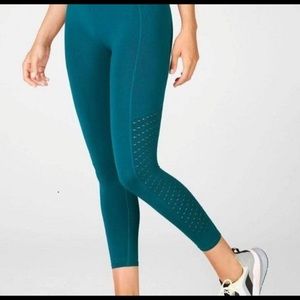 Fabletics Sync Sports Bra and Sync 7/8 High Waist Leggings matching set!!!